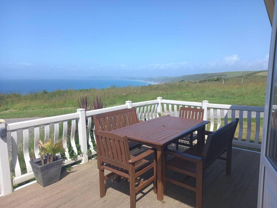 Bay View - Fantastic Views Of Whitsand Bay 토포인트 외부 사진