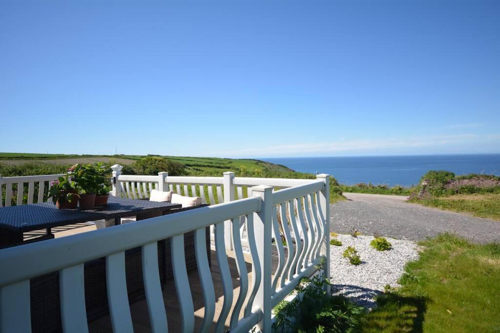 Bay View - Fantastic Views Of Whitsand Bay 토포인트 외부 사진