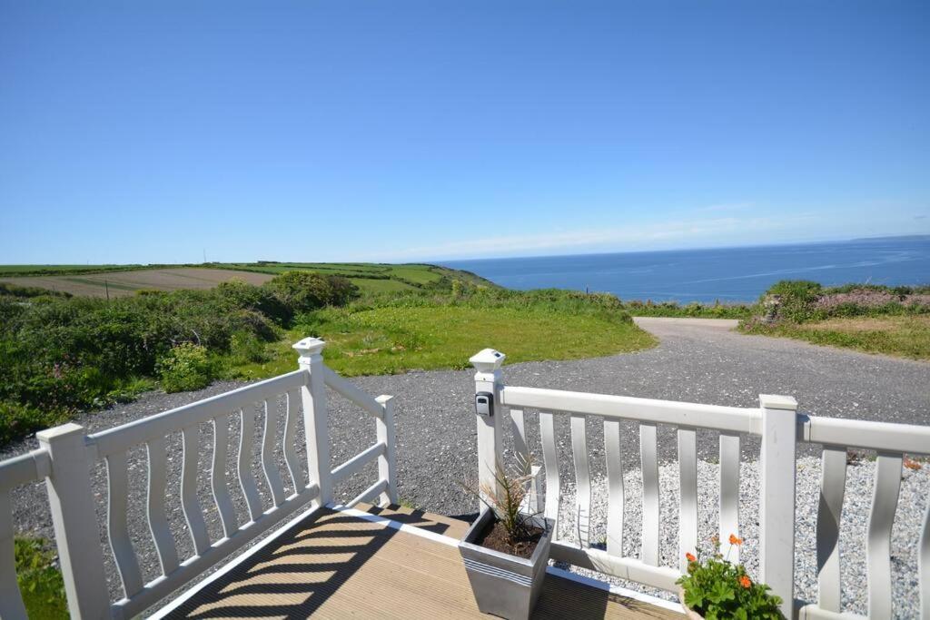 Bay View - Fantastic Views Of Whitsand Bay 토포인트 외부 사진